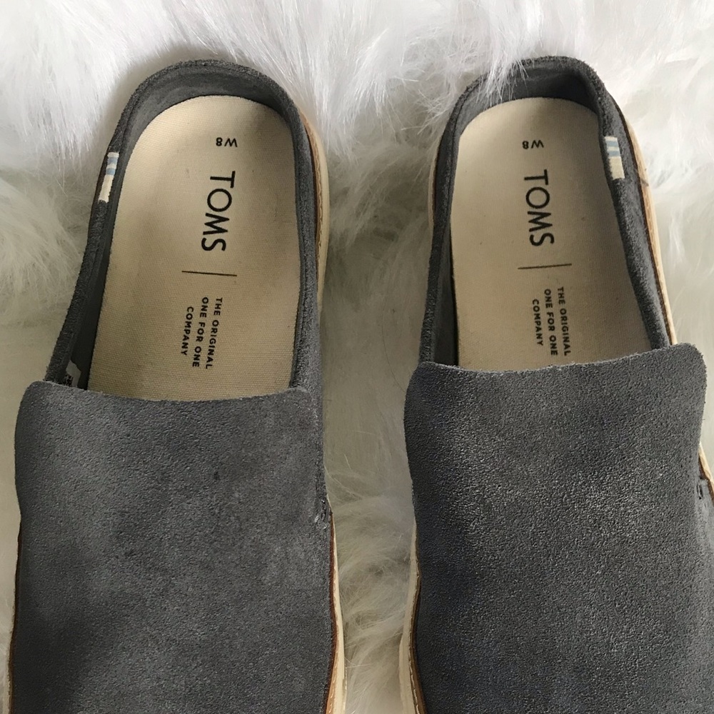 TOMS suede slip on W8